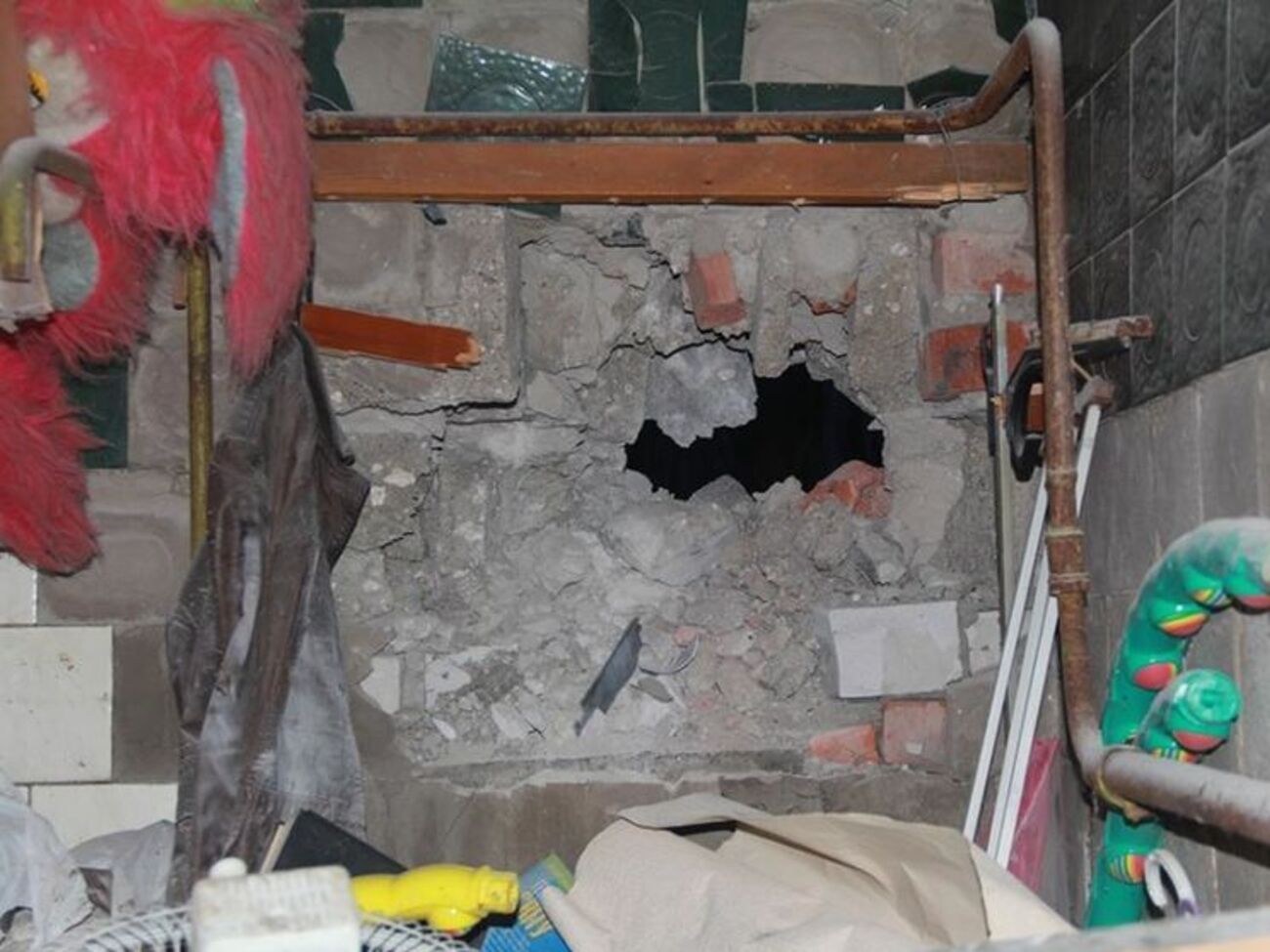 Штаб АТО: Бойовики стріляли по житлових будинках Авдіївки. Фоторепортаж