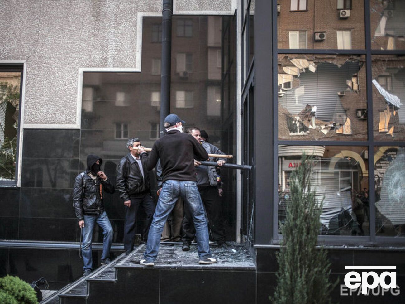 Террористы Донбасса пригрозили украинским олигархам "национализацией" их предприятий