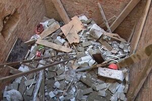 Рабочие упали вместе с конструкциями дома с высоты шестого этажа