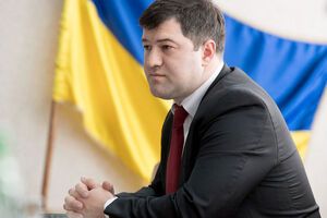 Близько опівночі Насірова перевезли до реанімації