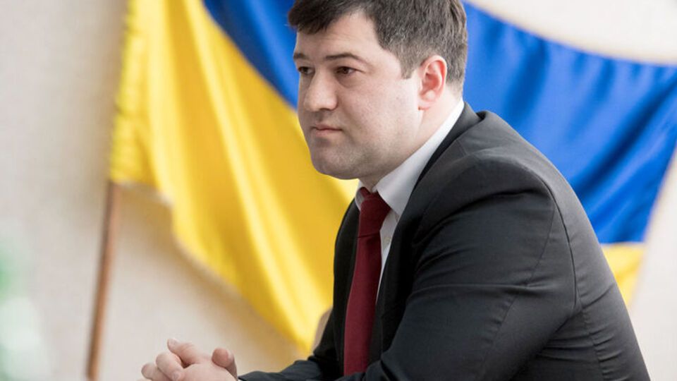 Около полуночи Насирова перевезли в реанимацию