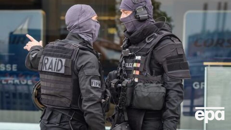 18 марта 39-летний мужчина напал на правоохранителей в парижском аэропорту Орли