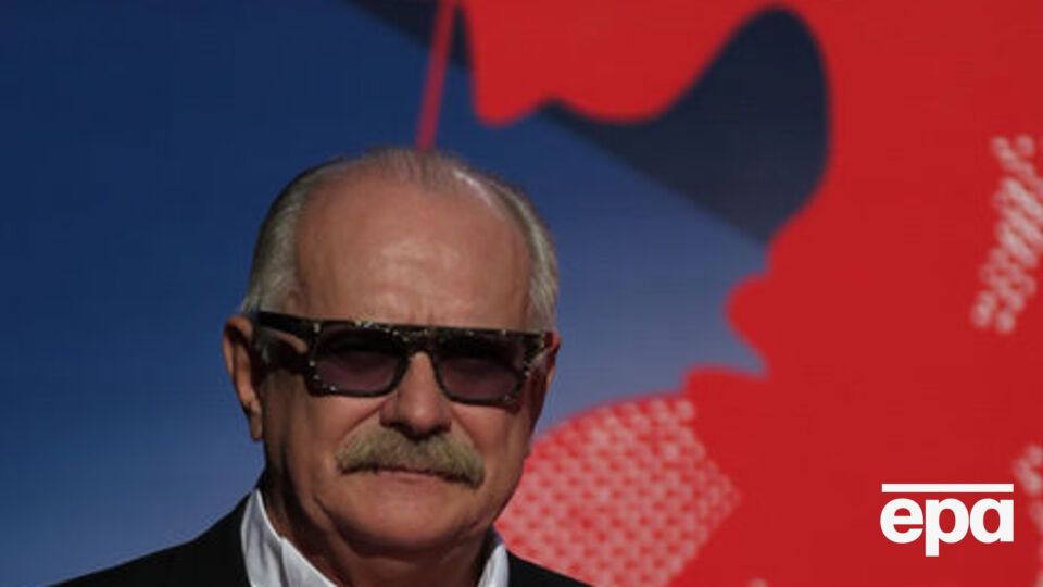 Вікна у студії Михалкова розбивають утретє за останні два роки