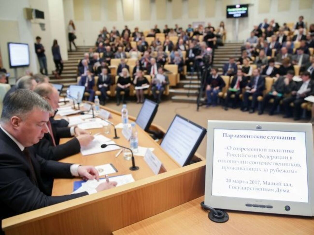 Комітет Держдуми РФ у справах СНД, євразійської інтеграції і зв'язків з співвітчизниками запропонував уряду спростити працевлаштування жителям Донбасу