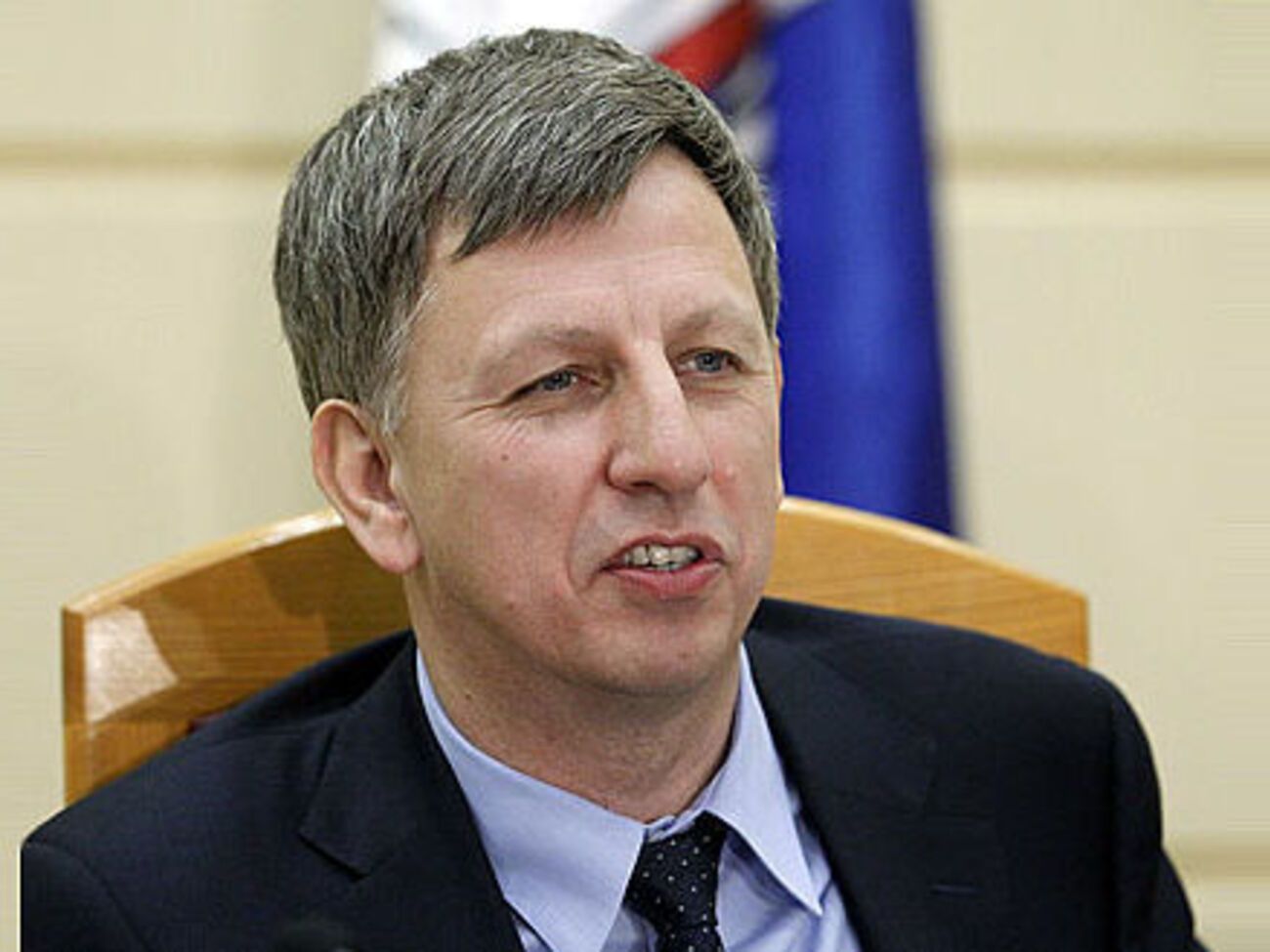 Макеенко утверждает, что не советовался с властями относительно сделки