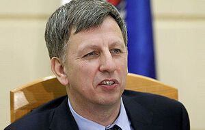 Макеенко утверждает, что не советовался с властями относительно сделки
