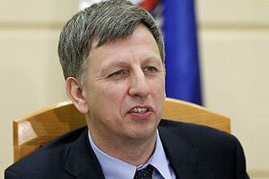 Макеенко утверждает, что не советовался с властями относительно сделки
