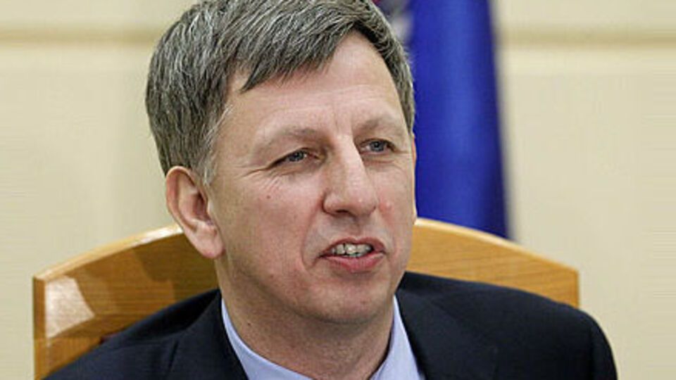 Макеенко утверждает, что не советовался с властями относительно сделки