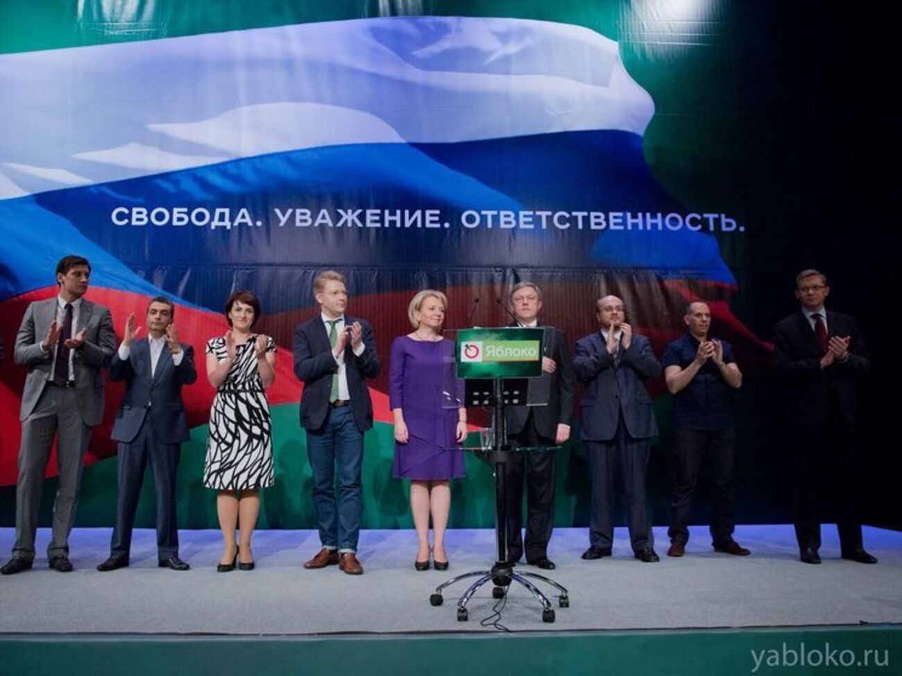 Партии "Яблоко" нужны спонсоры