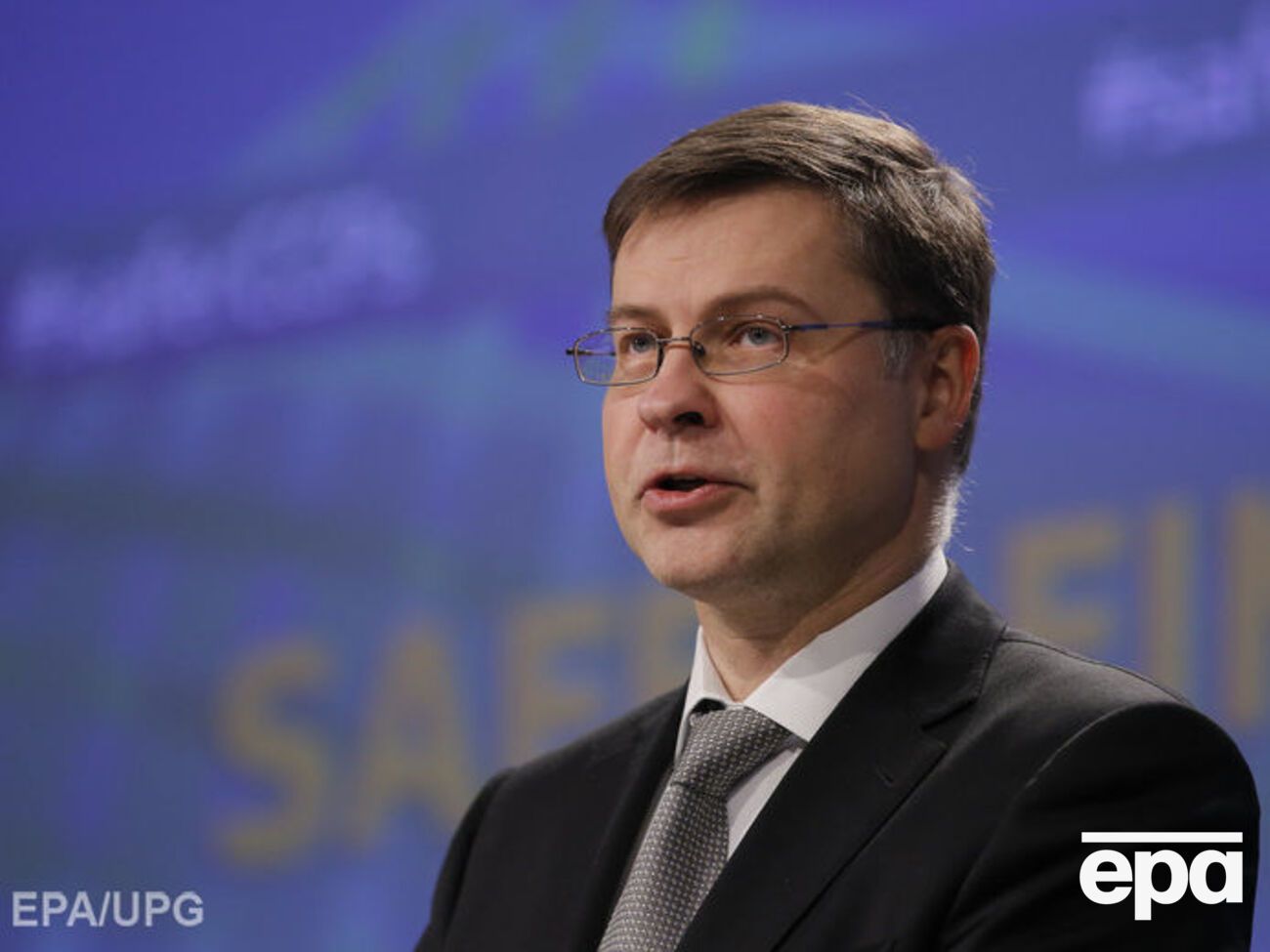 Еврокомиссар Домбровскис призвал Украину вернуться к вопросу отмены моратория на экспорт необработанной древесины