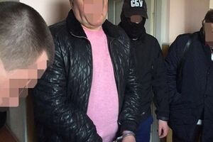 Сільського голову затримали за місцем роботи