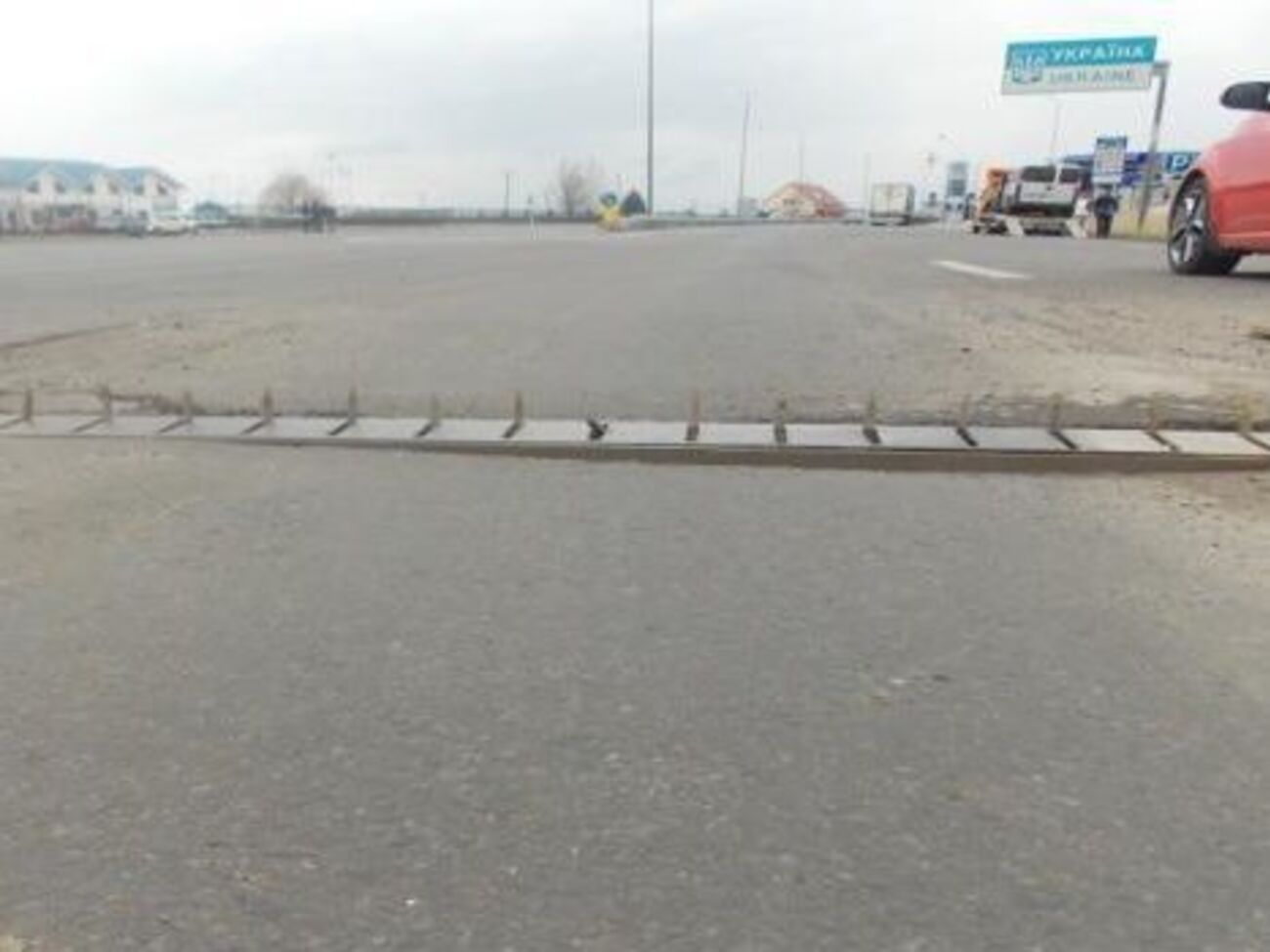 У Білорусі стверджували, що автомобіль прорвався через засіб примусової зупинки