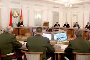 Лукашенко заявил, что учения будут носить "исключительно оборонный характер"