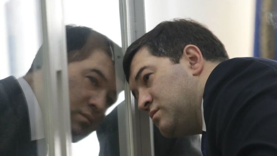 Насиров посетил миграционную службу