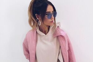 Дорофеева показала полуобнаженную грудь