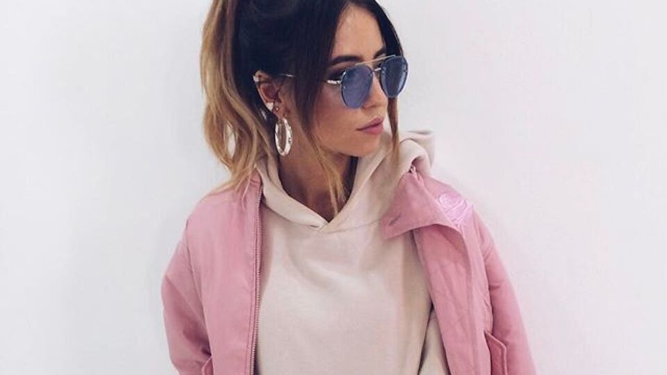 Дорофеева показала полуобнаженную грудь