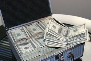 Общий оборот схем по отмыванию денег составил $156 млрд