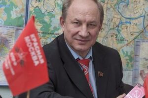 Рашкин просит проверить "империю Медведева"