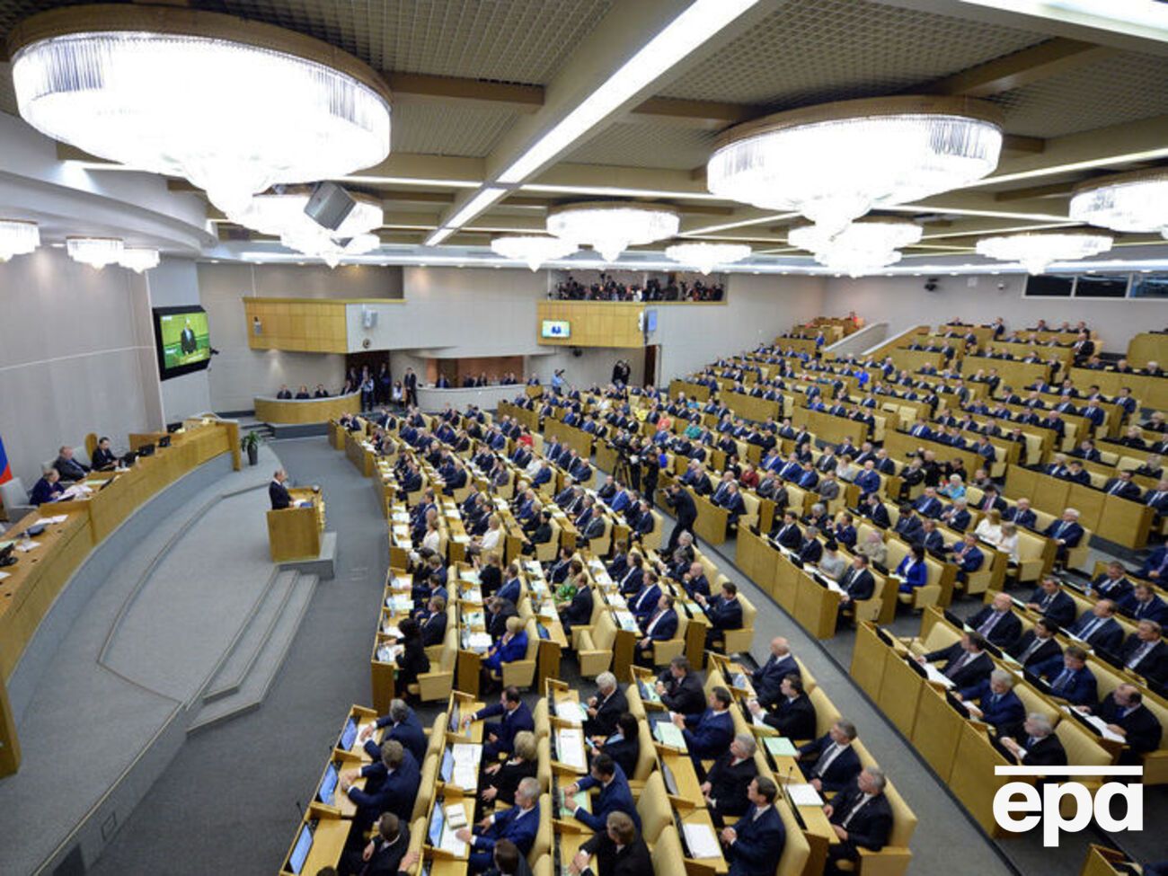 Госдума приняла закон&nbsp;о праве россиян под санкциями отказаться от статуса налогового резидента