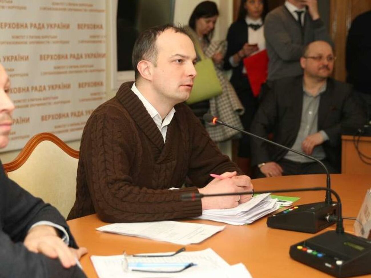 Голова комітету Соболєв зачитав проект рішення про оголошення конкурсу
