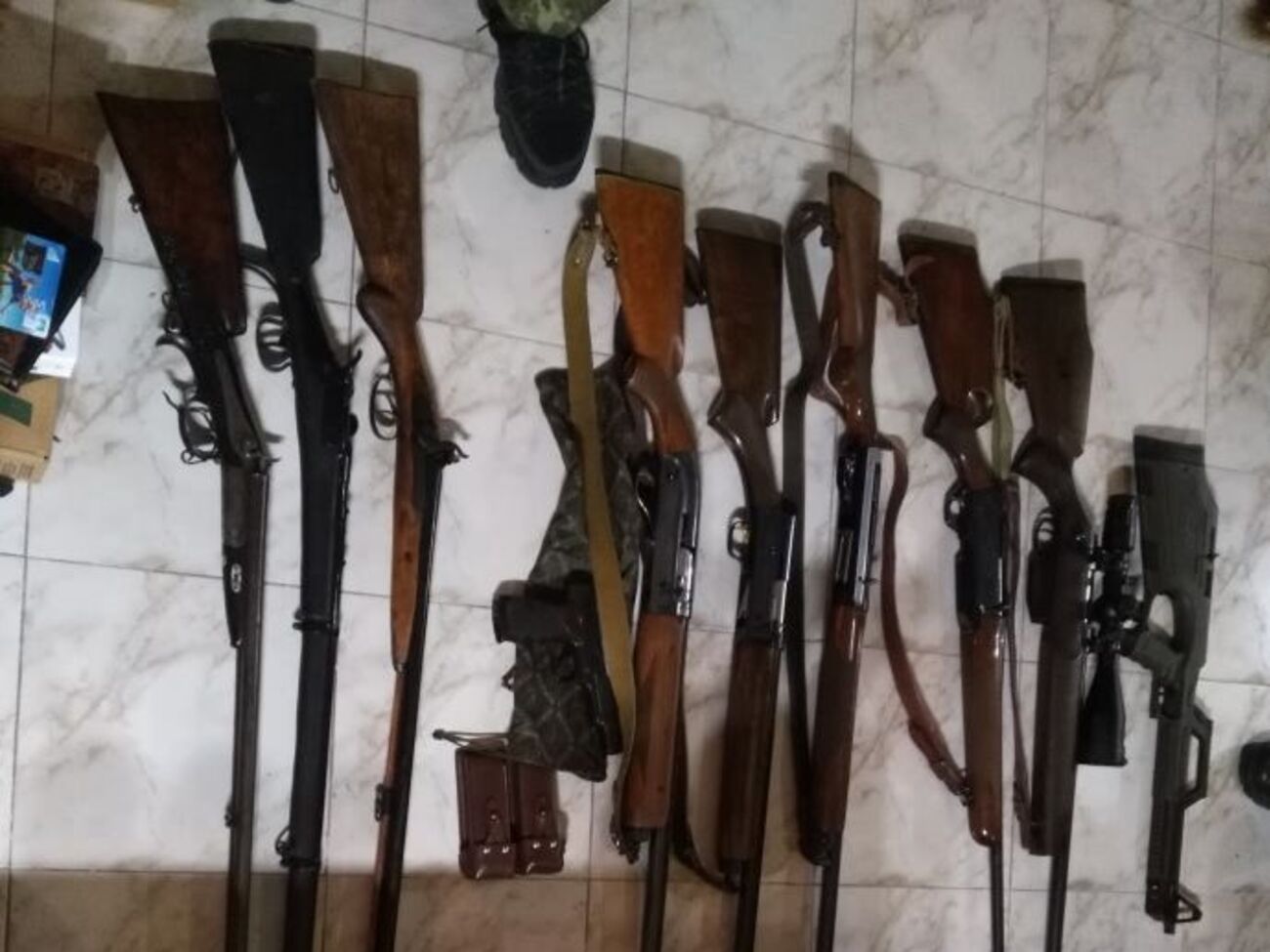 Слідчі вилучили кілька тисяч патронів
