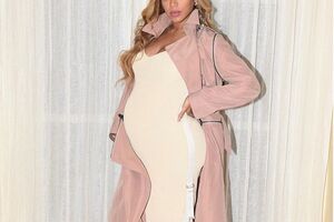 Бейонсе показала живіт у відвертому платті