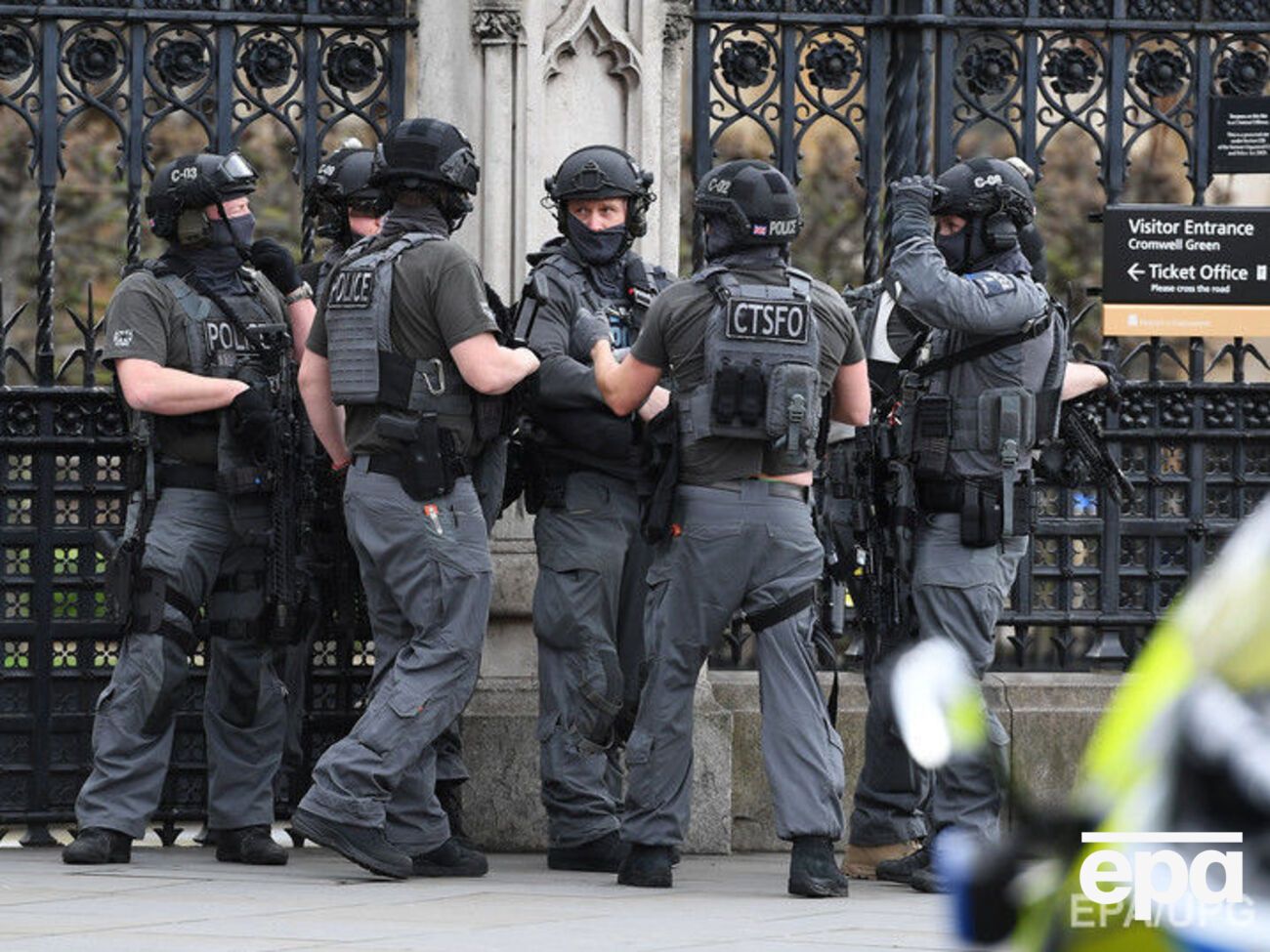 В Лондоне погибли четыре человека, включая нападавшего