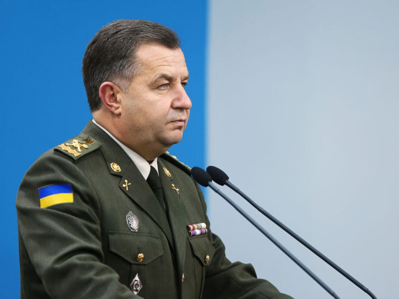 Полторак призвал граждан "быть чрезвычайно бдительными"