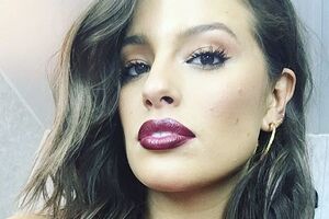 Грэм представила свою коллекцию купальников