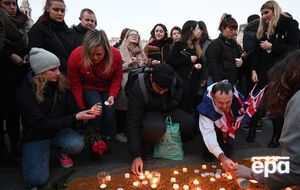 В мире вспоминают жертв теракта в Лондоне