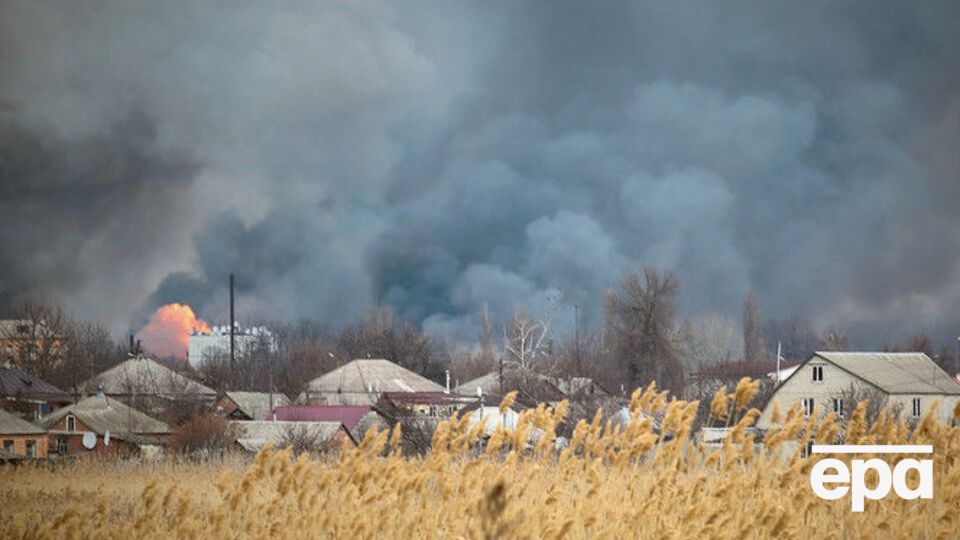 Взрывы на складах с боеприпасами продолжаются весь день