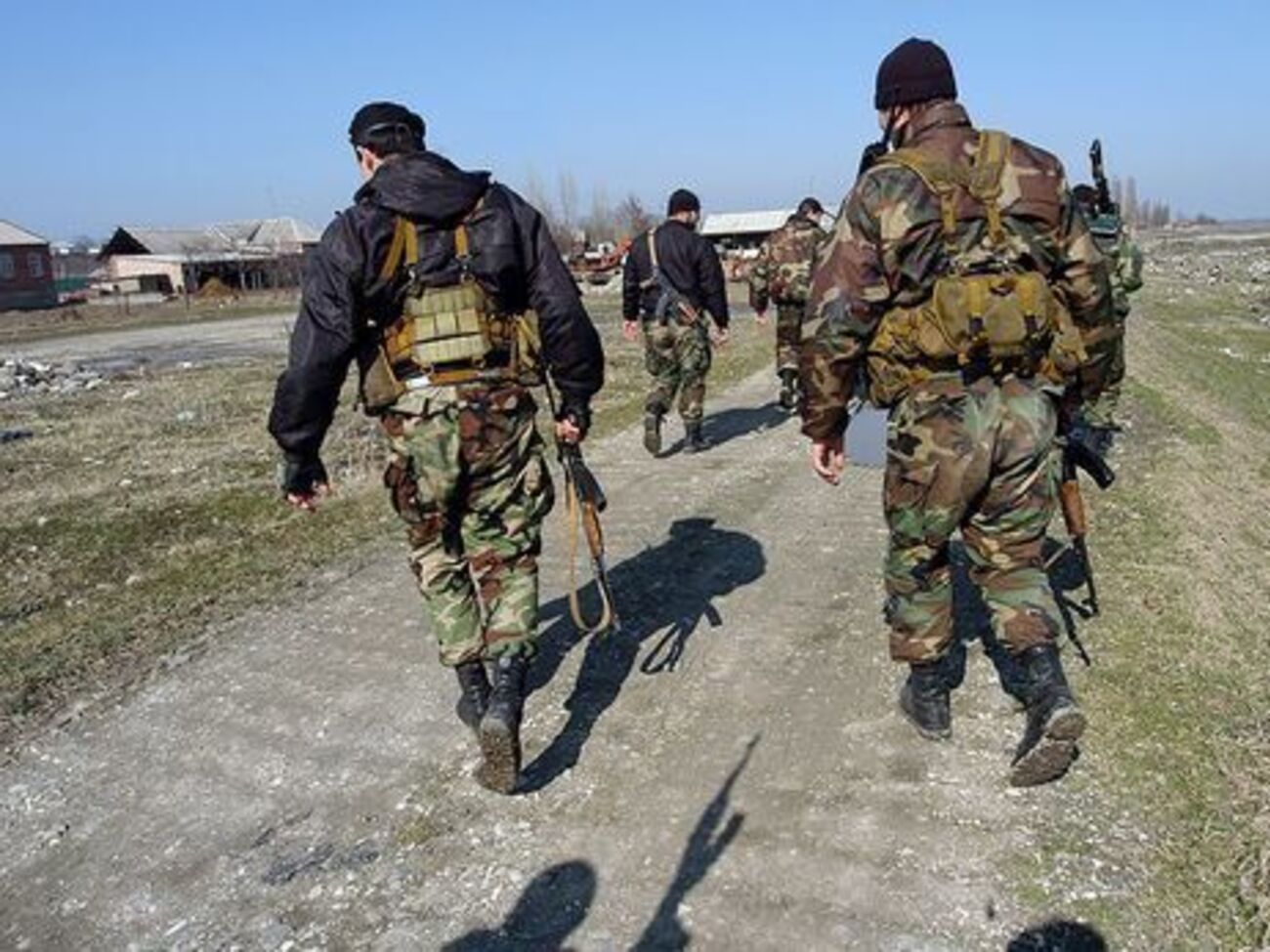 Члены бандгруппы не смогли попасть внутрь военного городка, отметили в нацгвардии