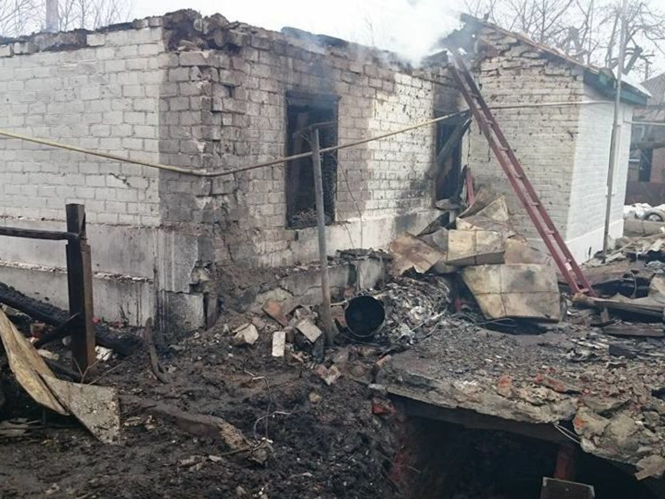 В результате взрывов на складе в Балаклее пострадали дома жителей города и соседних сел. Фоторепортаж