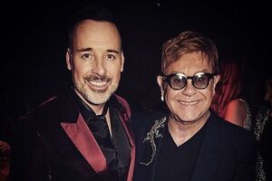 Элтон Джон (справа) считает, что наличие в семье детей имеет огромное значение