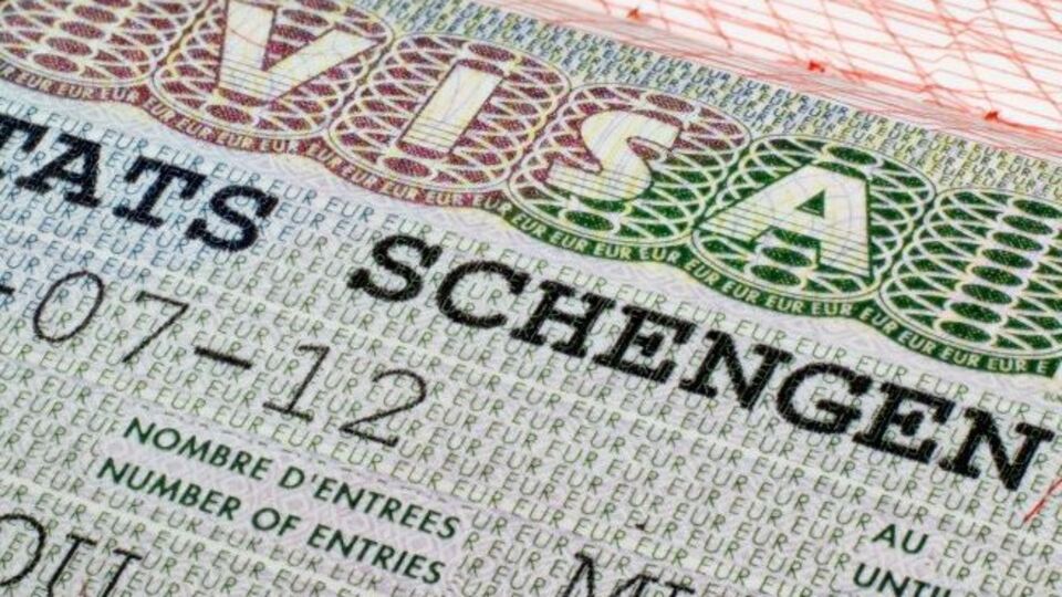 Общий показатель отказов в шенгенских визах за год снизился с 3,4% до 3,2%
