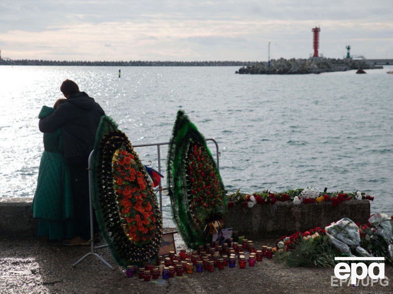 По одной из версий, после взлета пилот&nbsp;управлял машиной, потеряв ориентиры на земле