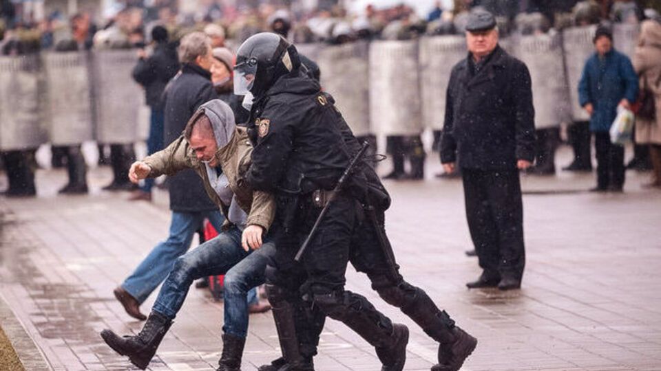 25 марта во время несанкционированной акции массово задерживали людей