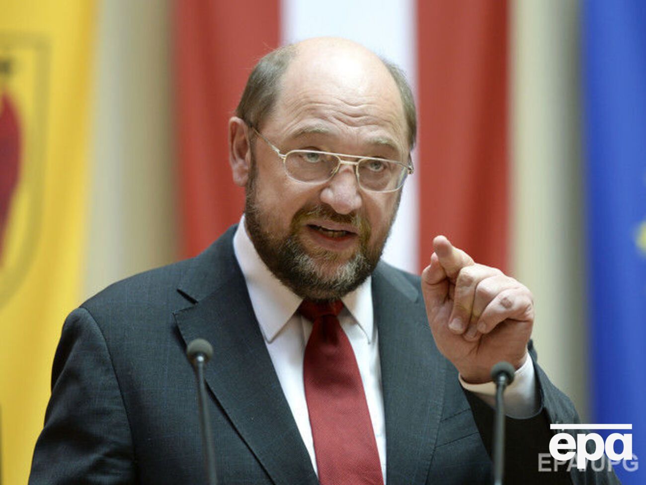 Шульц пообещал ограничить зарплаты топ-менеджеров