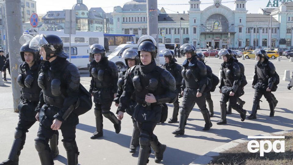 Поліція збирається в центрі Москви перед мітингом опозиції