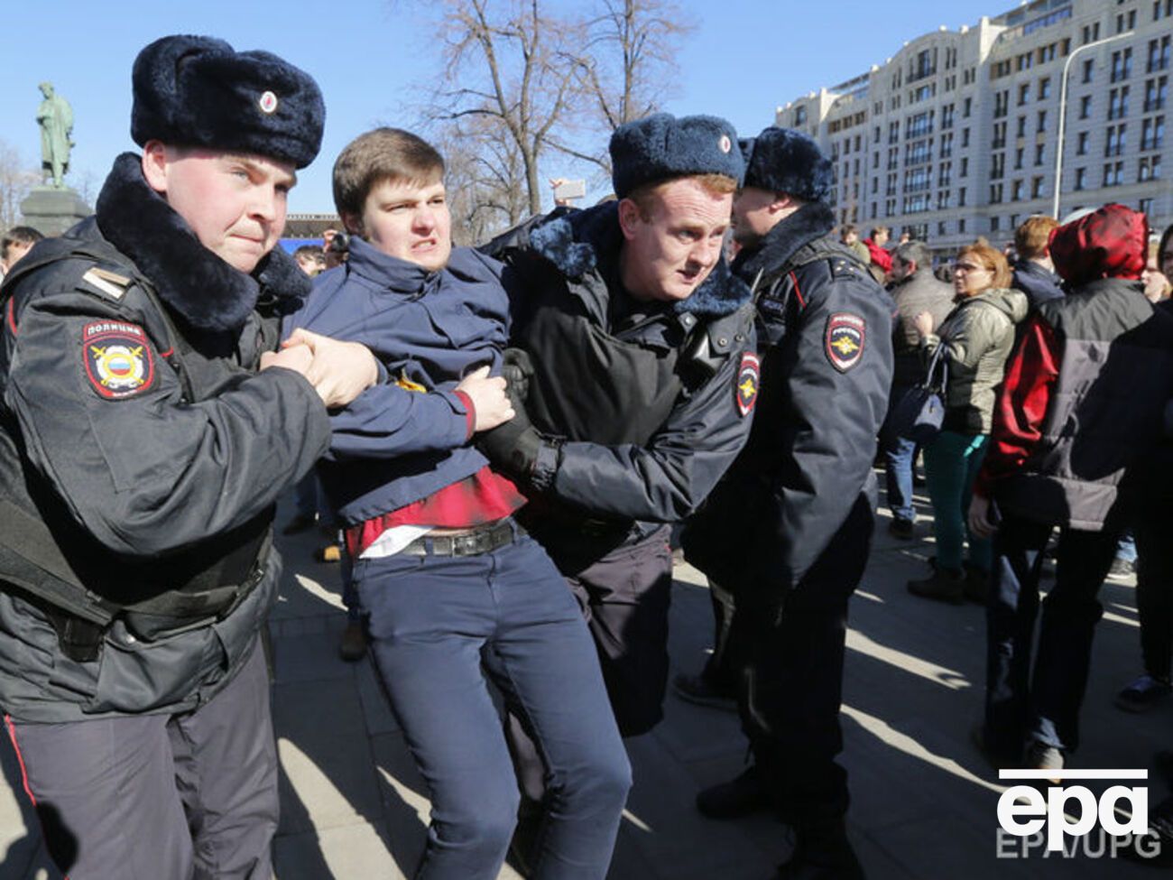 В Москве задерживают участников демонстрации