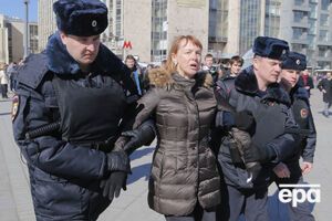 Полицейские массово задерживают участников протестов