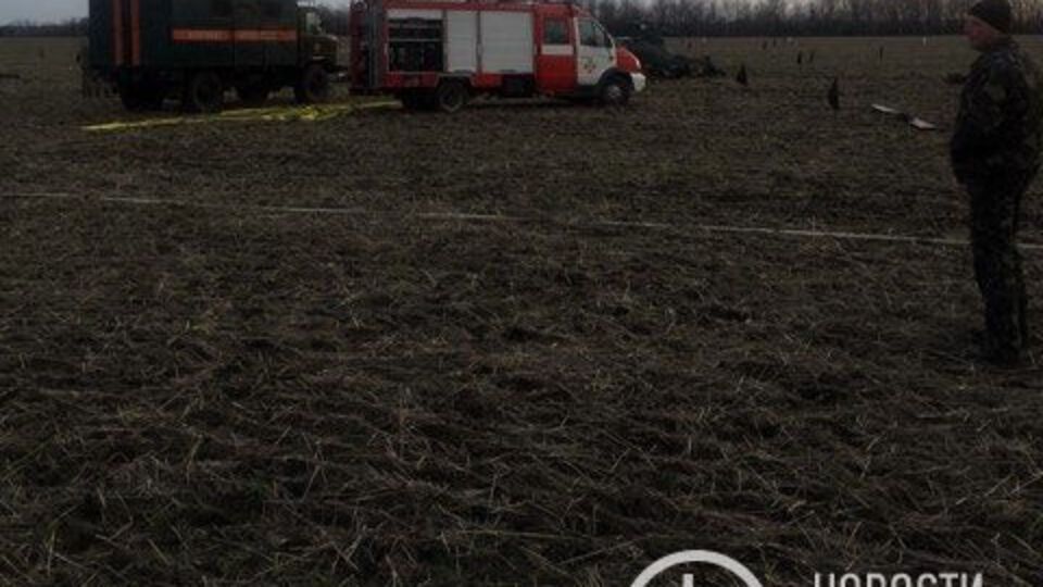 Вертоліт упав у полі, зачепивши ЛЕП