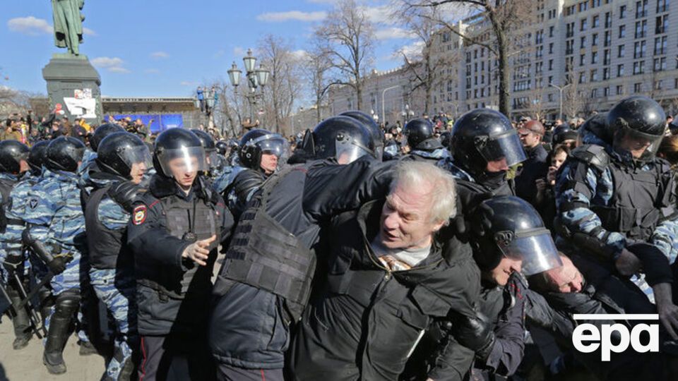 Полиция массово задерживала пришедших на акцию в центр Москвы