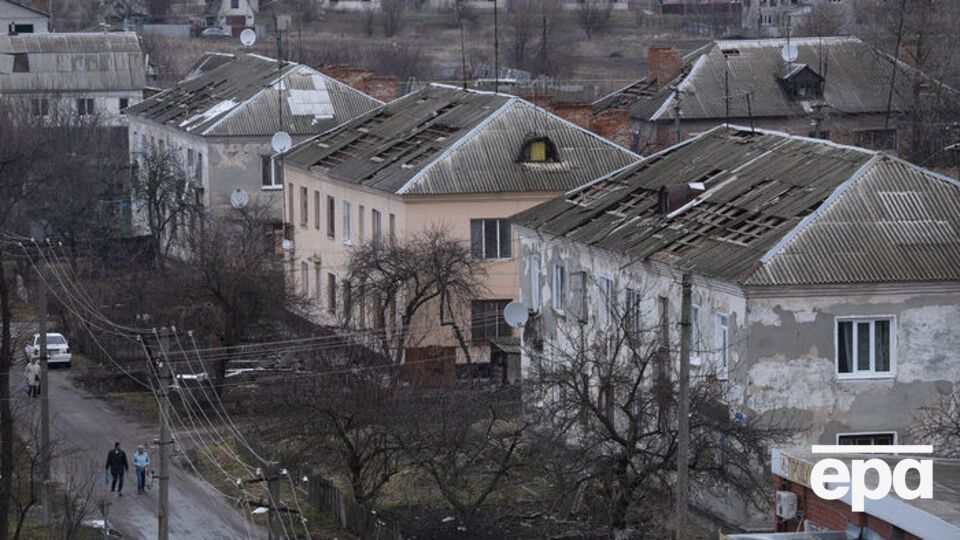 Ремонтні бригади розпочали роботи з відновлення постраждалих будинків у Балаклії