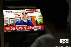 Авто з тілом Кім Чен Нама супроводжували чотири машини і поліцейські автомобілі