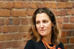 Фриланд: Мы будем продолжать давить на Россию