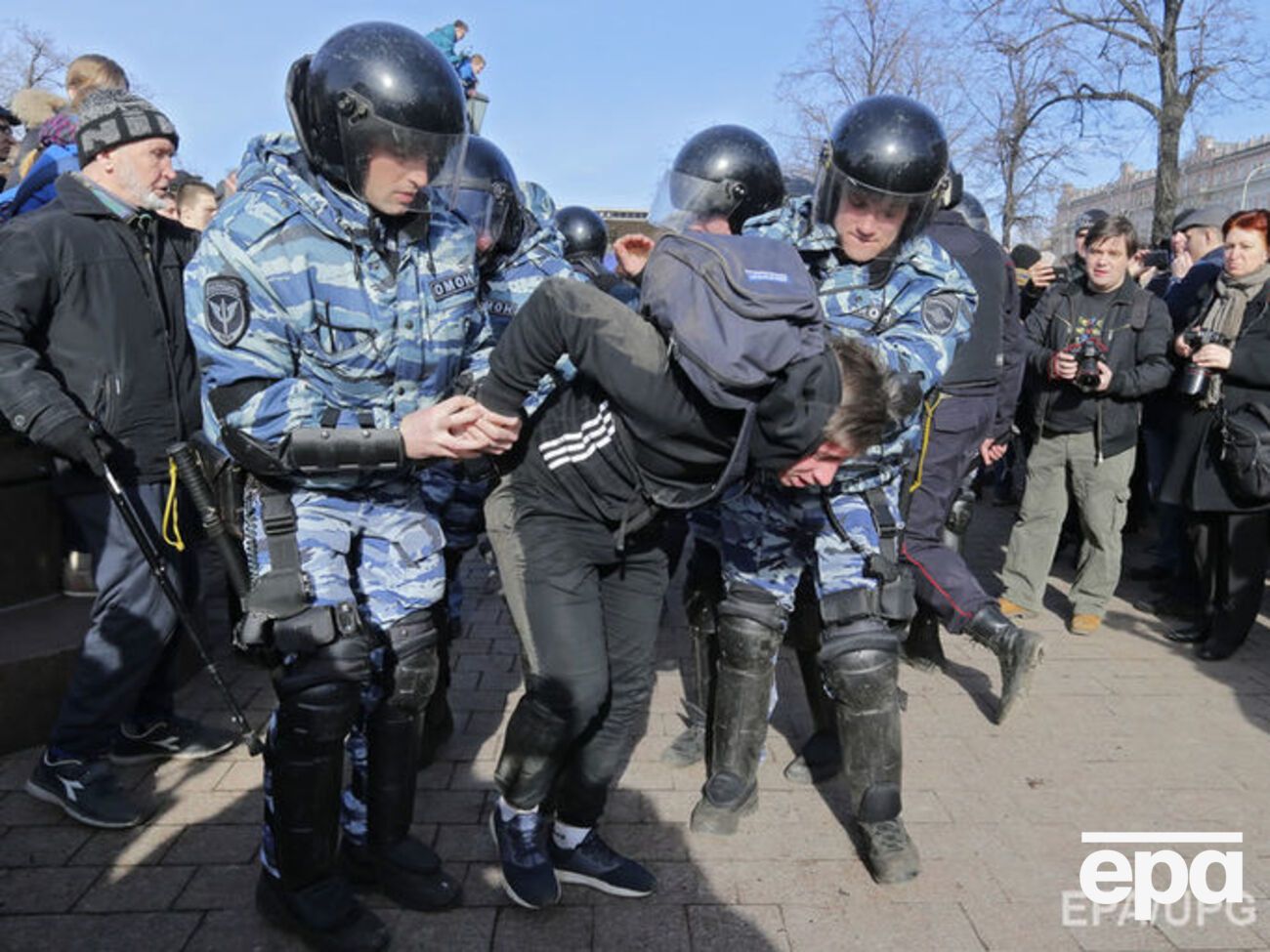 В ЕС осудили задержания в России 26 марта