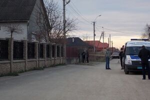 Эксперты выясняют, из какого оружия обстреляли дом