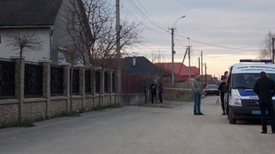 Эксперты выясняют, из какого оружия обстреляли дом