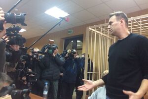 Суд продовжує засідання